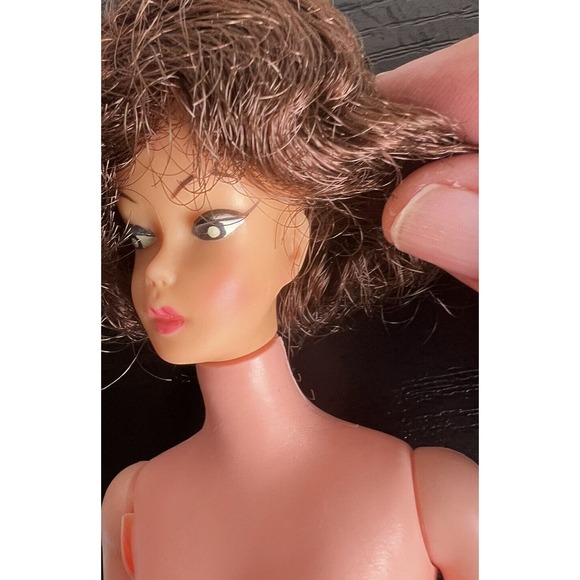 Unique Bubble Cut Brunette, Doll‎ w Original Swimsuit•Shoes & Stand•Barbie- Rare - Picture 11 of 16